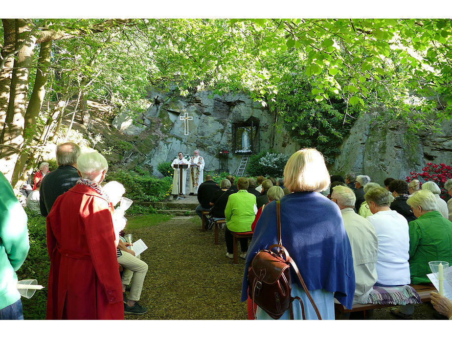 Maiandacht mit Krönung der Fatima-Madonna in Naumburg (Foto: Karl-Franz Thiede)